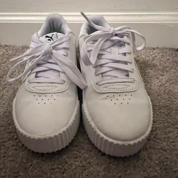 NWOT Women’s Puma Sneakers - Picture 3 of 3